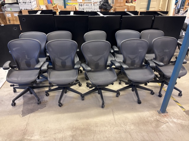 1409272-1 Parti med elektriska skrivbord och kontorsstolar -10 arbetsplatser - Herman Miller & Rol Ergo