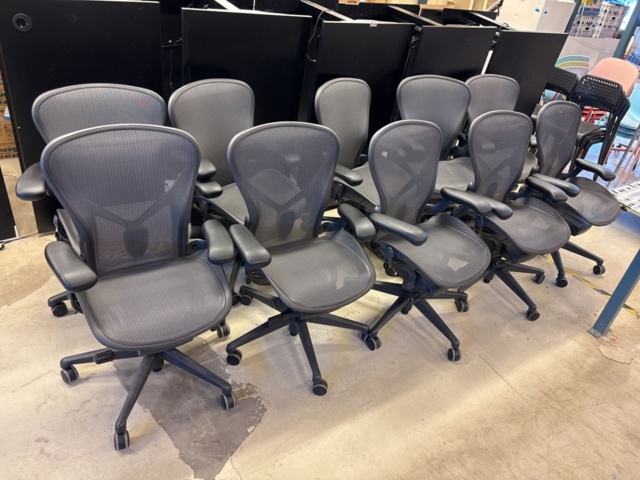 1409272-20 Parti med elektriska skrivbord och kontorsstolar -10 arbetsplatser - Herman Miller & Rol Ergo