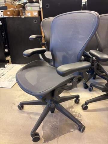 1409272-31 Parti med elektriska skrivbord och kontorsstolar -10 arbetsplatser - Herman Miller & Rol Ergo