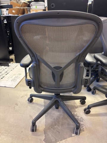 1409272-32 Parti med elektriska skrivbord och kontorsstolar -10 arbetsplatser - Herman Miller & Rol Ergo