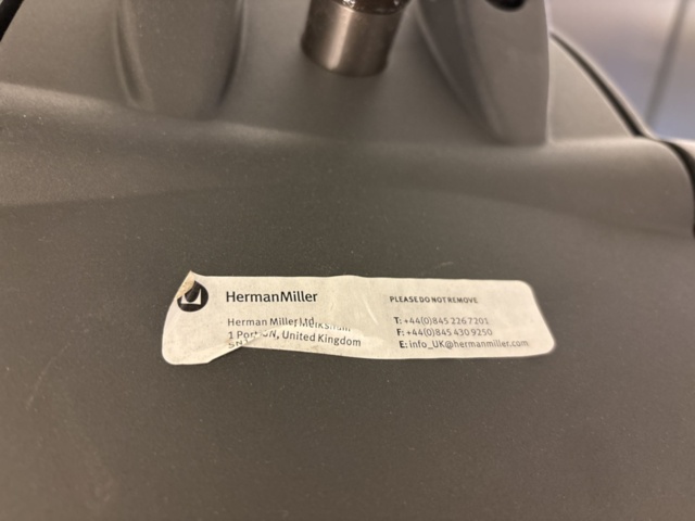 1409272-33 Parti med elektriska skrivbord och kontorsstolar -10 arbetsplatser - Herman Miller & Rol Ergo