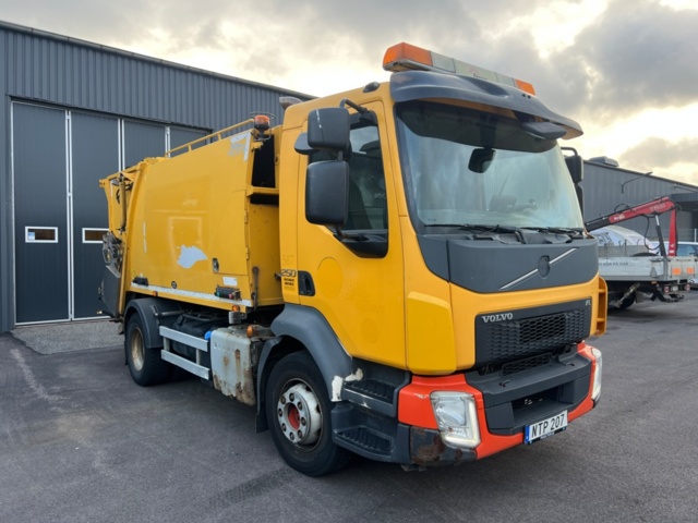 1338330-9 Sopbil med delad komprimator - Volvo Lastbilar FL16 250 -2014