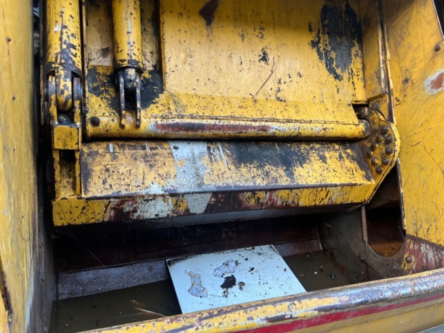 1338330-21 Sopbil med delad komprimator - Volvo Lastbilar FL16 250 -2014