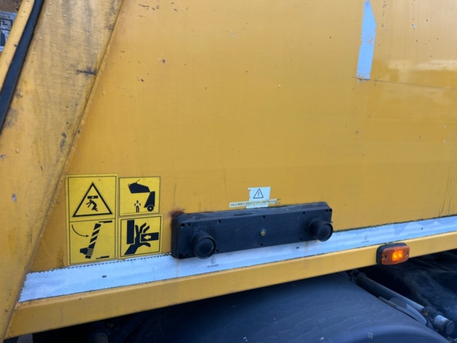 1338330-25 Sopbil med delad komprimator - Volvo Lastbilar FL16 250 -2014