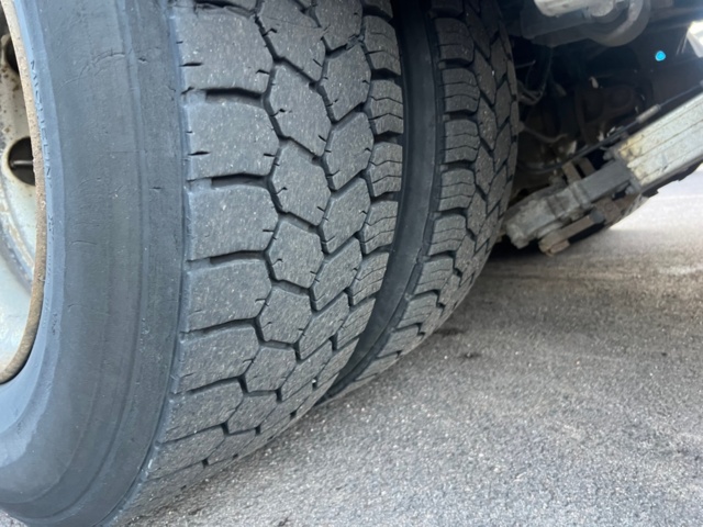 1338330-33 Sopbil med delad komprimator - Volvo Lastbilar FL16 250 -2014