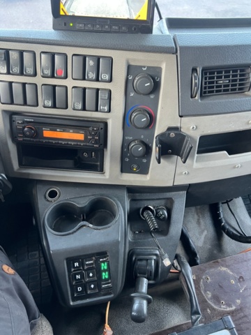 1338330-39 Sopbil med delad komprimator - Volvo Lastbilar FL16 250 -2014