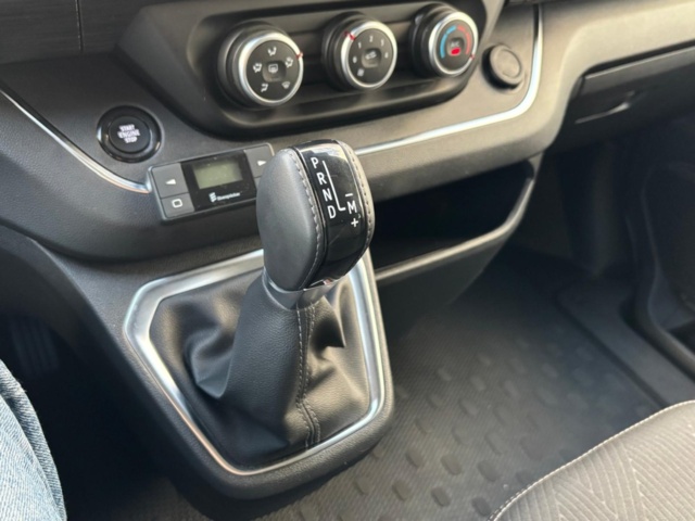 1422218-10 Nissan Primastar Crew 3.0t 2.0 dCi  DCT, 150hk, 2023 9-sits