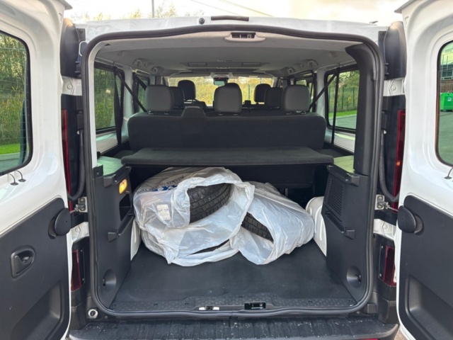 1422218-15 Nissan Primastar Crew 3.0t 2.0 dCi  DCT, 150hk, 2023 9-sits