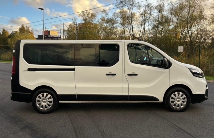 1422218-19 Nissan Primastar Crew 3.0t 2.0 dCi  DCT, 150hk, 2023 9-sits