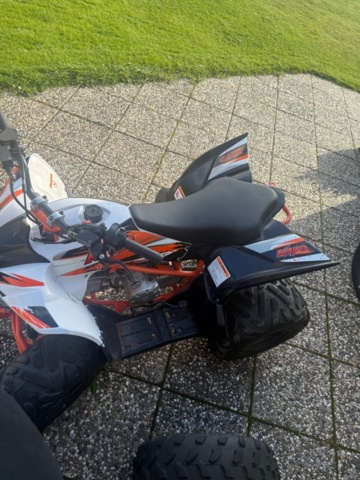 1352516-3 Barnfyrhjuling Kayo AT 110 Predator 110cc