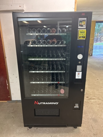 1378246-3 Vending machine with cooling Sanden Vendo SVE HS8