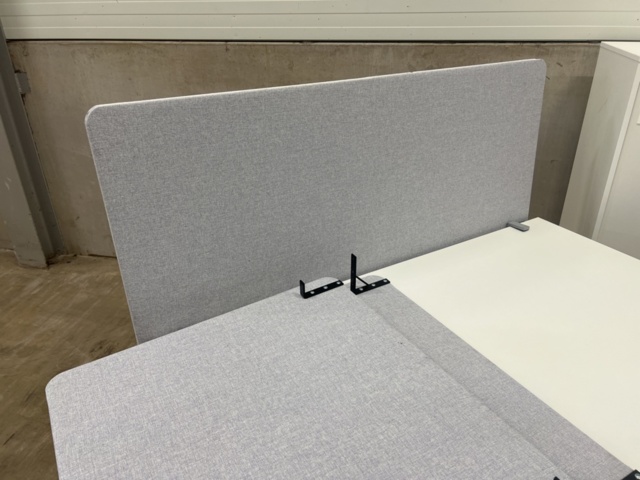 1432137-4 2 height-adjustable desks, filing cabinets and office chairs