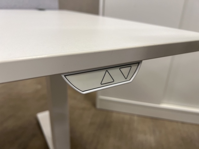 1432137-12 2 height-adjustable desks, filing cabinets and office chairs