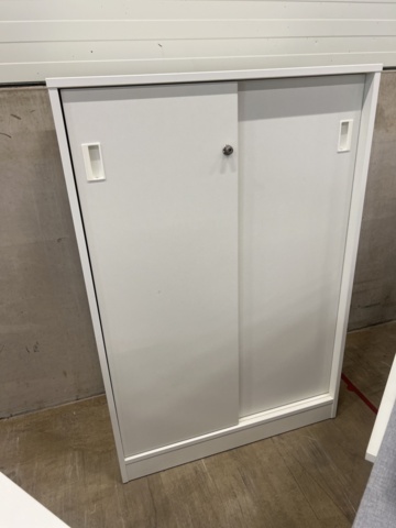 1432137-13 2 height-adjustable desks, filing cabinets and office chairs