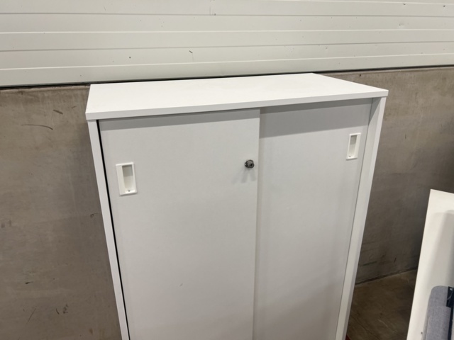 1432137-14 2 height-adjustable desks, filing cabinets and office chairs