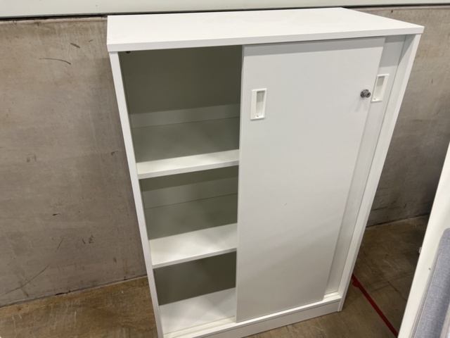 1432137-15 2 height-adjustable desks, filing cabinets and office chairs
