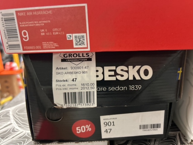 1378255-4 Arbetskläder och skyddsutrustning – blandat parti med jackor, skyddsglasögon och arbetsskor