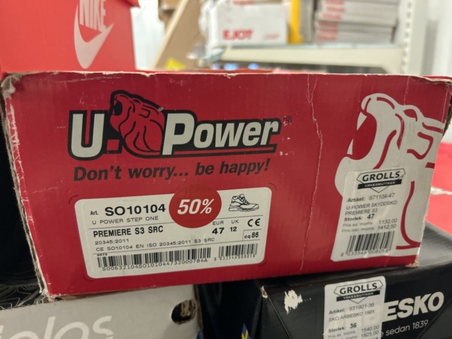 1378255-5 Arbetskläder och skyddsutrustning – blandat parti med jackor, skyddsglasögon och arbetsskor