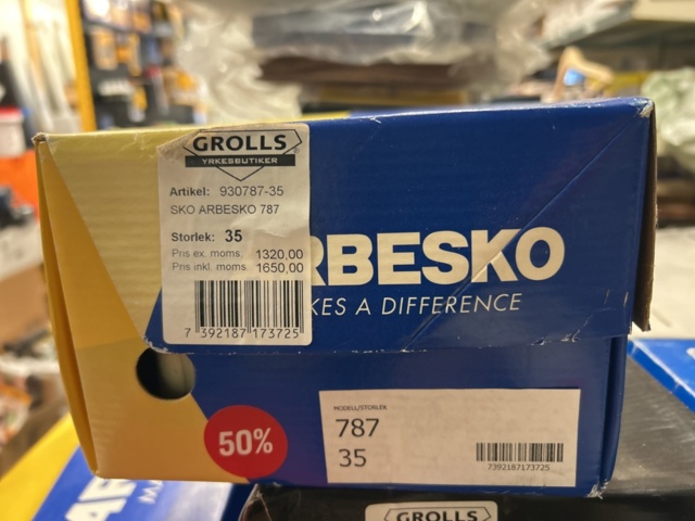 1378255-8 Arbetskläder och skyddsutrustning – blandat parti med jackor, skyddsglasögon och arbetsskor