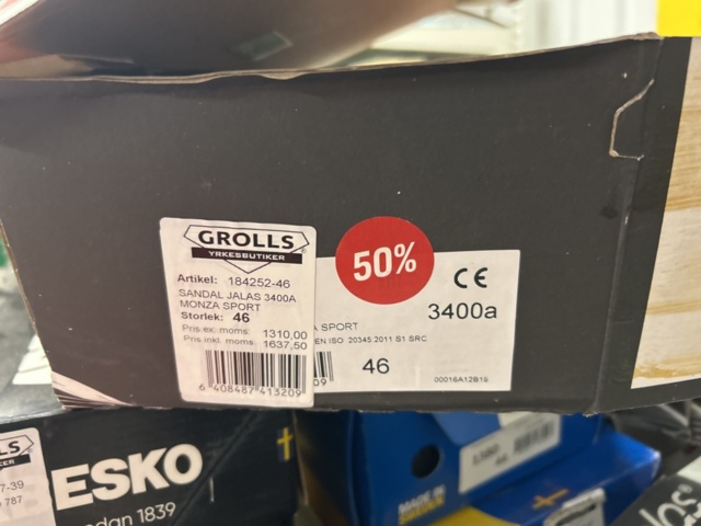 1378255-11 Arbetskläder och skyddsutrustning – blandat parti med jackor, skyddsglasögon och arbetsskor