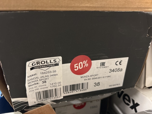 1378255-16 Arbetskläder och skyddsutrustning – blandat parti med jackor, skyddsglasögon och arbetsskor