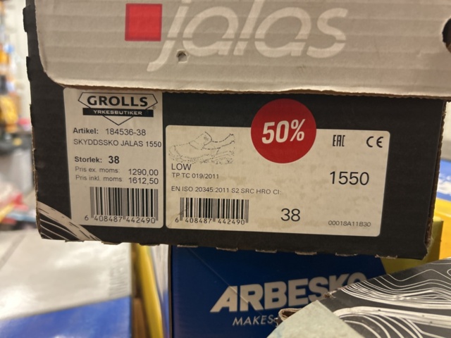 1378255-19 Arbetskläder och skyddsutrustning – blandat parti med jackor, skyddsglasögon och arbetsskor