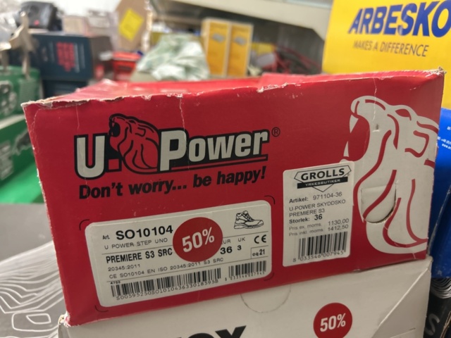 1378255-25 Arbetskläder och skyddsutrustning – blandat parti med jackor, skyddsglasögon och arbetsskor