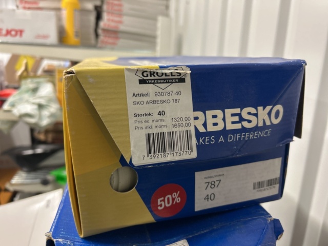 1378255-26 Arbetskläder och skyddsutrustning – blandat parti med jackor, skyddsglasögon och arbetsskor