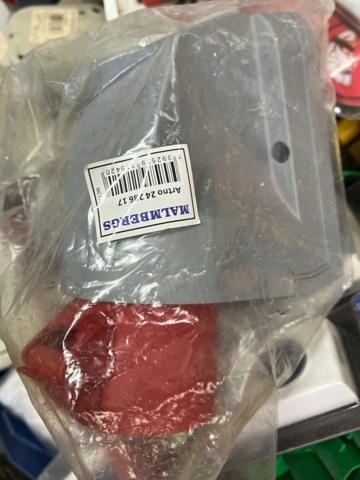 1432220-9 Diverse elartiklar från nedlagd butik