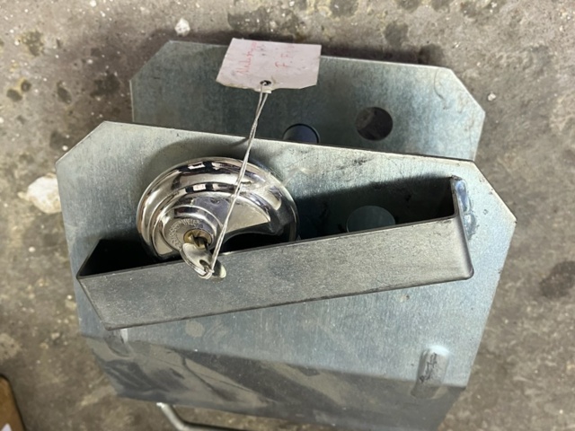 1432221-6 Diverse skruv och bult