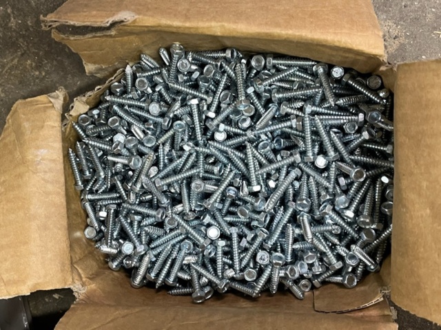 1432221-7 Diverse skruv och bult