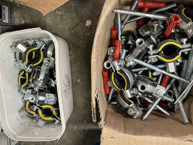 1432221-8 Diverse skruv och bult