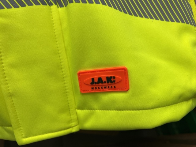 1378255-50 Arbetskläder och skyddsutrustning – blandat parti med jackor, skyddsglasögon och arbetsskor