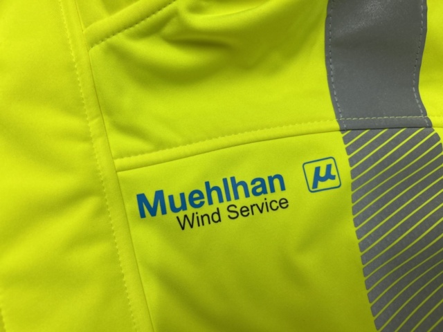 1378255-51 Arbetskläder och skyddsutrustning – blandat parti med jackor, skyddsglasögon och arbetsskor