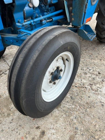 1364587-10 Traktor Ford 3600 -1976