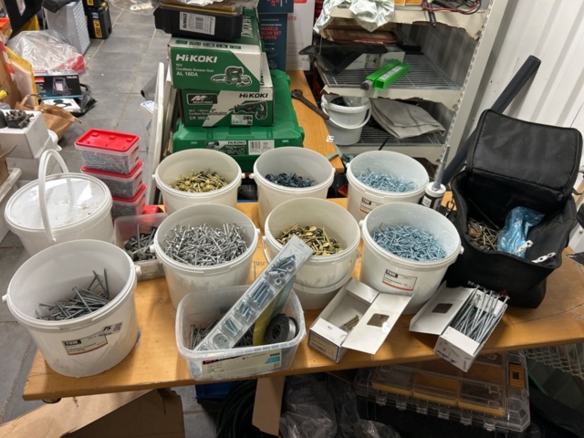 1378256-2 Blandat parti skruv och infästningsmaterial