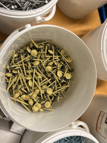 1378256-8 Blandat parti skruv och infästningsmaterial