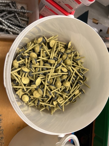 1378256-12 Blandat parti skruv och infästningsmaterial