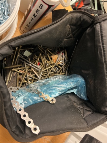 1378256-13 Blandat parti skruv och infästningsmaterial