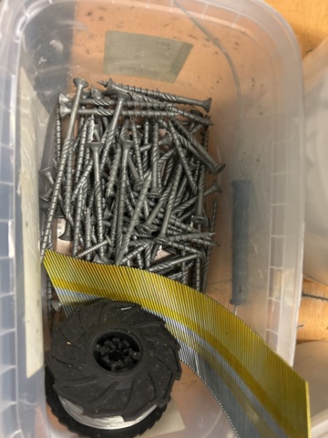 1378256-17 Blandat parti skruv och infästningsmaterial