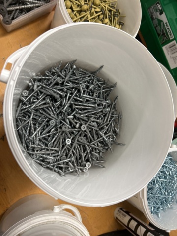 1378256-21 Blandat parti skruv och infästningsmaterial