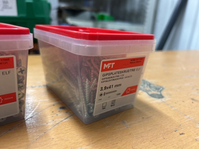 1378256-22 Blandat parti skruv och infästningsmaterial