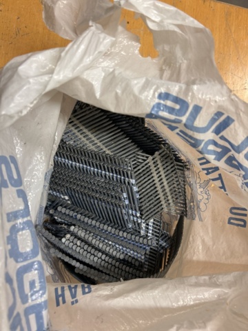 1378256-27 Blandat parti skruv och infästningsmaterial