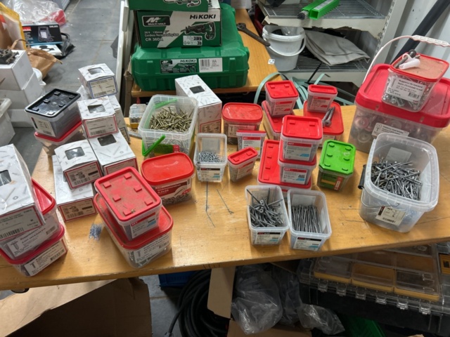 1378256-3 Blandat parti skruv och infästningsmaterial