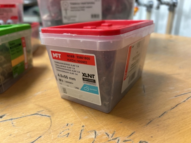 1378256-34 Blandat parti skruv och infästningsmaterial