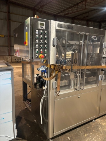 1373447-3 Fyllnings- och kapsyleringsmaskin – IC Filling Systems XP9ISO9HDC