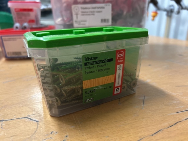 1378256-35 Blandat parti skruv och infästningsmaterial