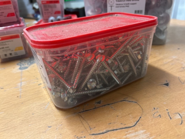 1378256-40 Blandat parti skruv och infästningsmaterial