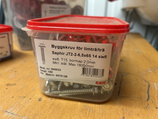 1378256-41 Blandat parti skruv och infästningsmaterial