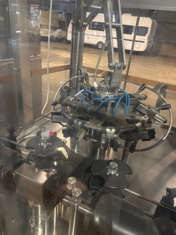 1373447-10 Fyllnings- och kapsyleringsmaskin – IC Filling Systems XP9ISO9HDC